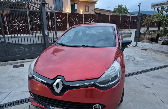 Renault Clio dCi 8V 90CV EDC Start&Stop 5 porte En - immagine 2