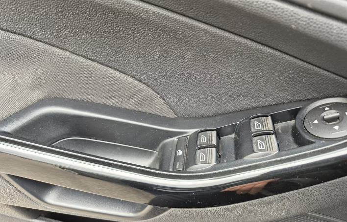 Renault Clio dCi 8V 90CV EDC Start&Stop 5 porte En - immagine 1