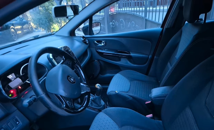 Renault Clio dCi 8V 90CV EDC Start&Stop 5 porte En - immagine 3