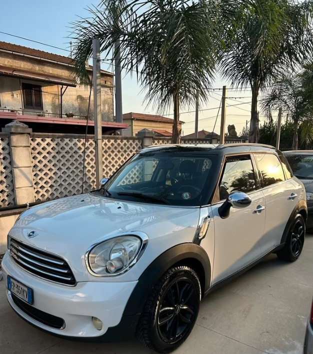Mini Cooper Countryman 1.6 One D - immagine 4