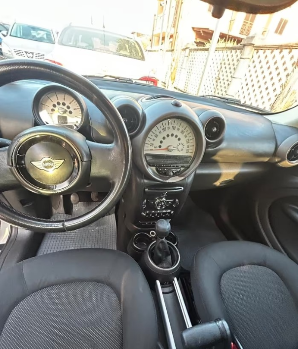 Mini Cooper Countryman 1.6 One D - immagine 2