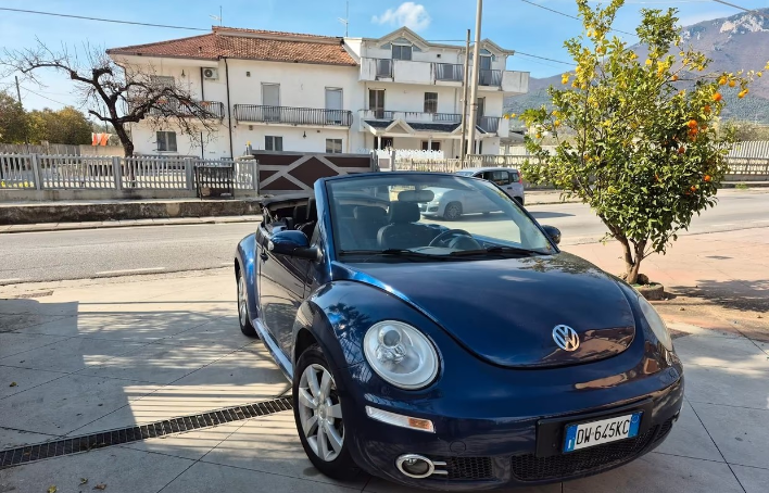 Volkswagen New Beetle 1.4 16V Cabrio - immagine 1