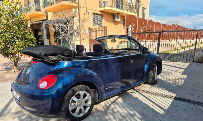Volkswagen New Beetle 1.4 16V Cabrio - immagine 6