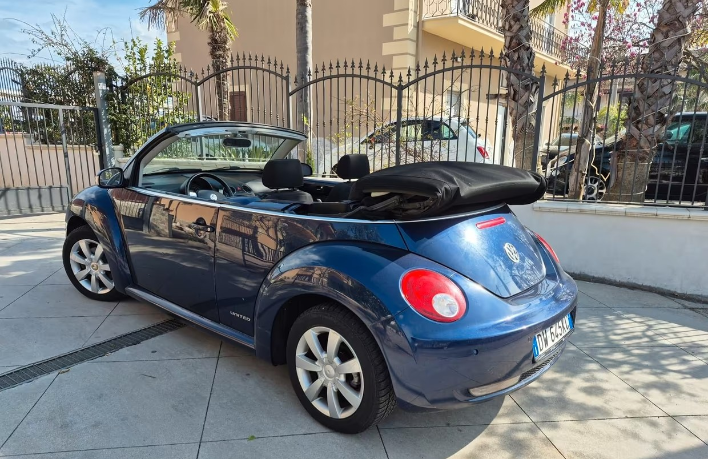 Volkswagen New Beetle 1.4 16V Cabrio - immagine 7