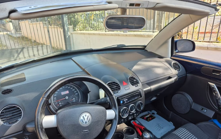 Volkswagen New Beetle 1.4 16V Cabrio - immagine 3