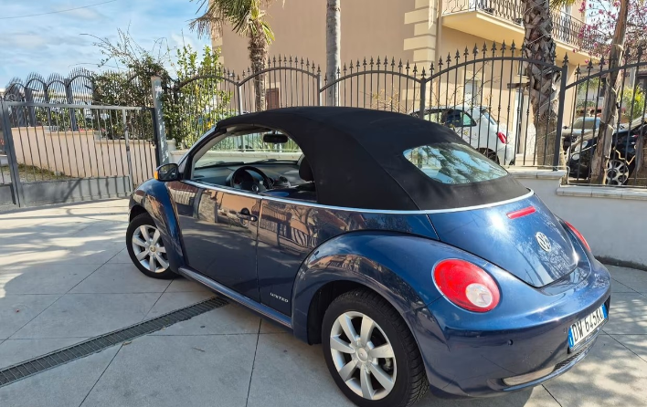 Volkswagen New Beetle 1.4 16V Cabrio - immagine 5