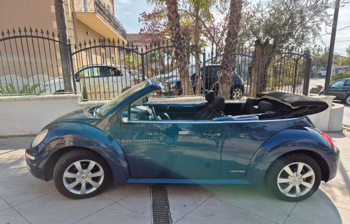 Volkswagen New Beetle 1.4 16V Cabrio - immagine 8