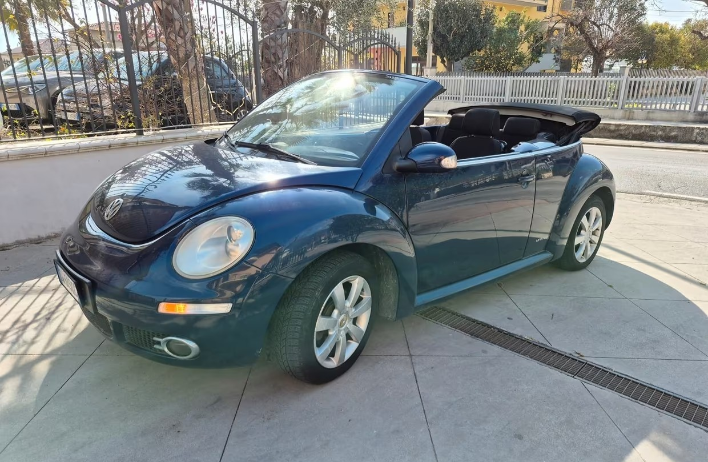 Volkswagen New Beetle 1.4 16V Cabrio - immagine 4