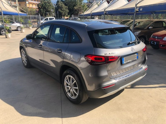 Mercedes-Benz GLA 200d Automatic 2022 - immagine 4