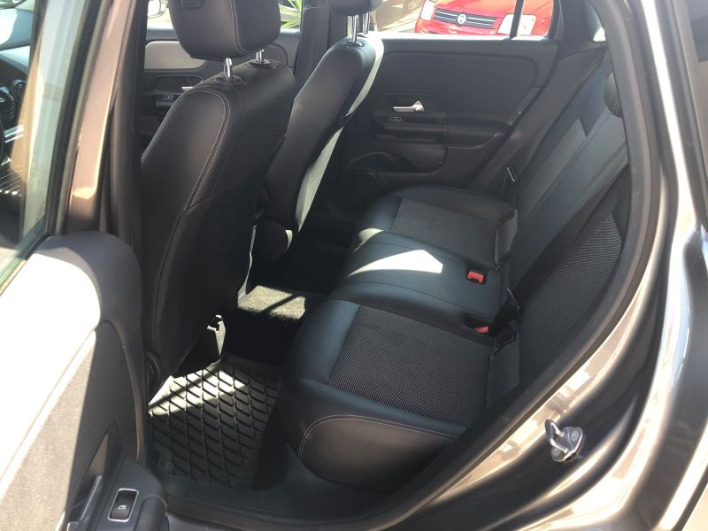 Mercedes-Benz GLA 200d Automatic 2022 - immagine 8