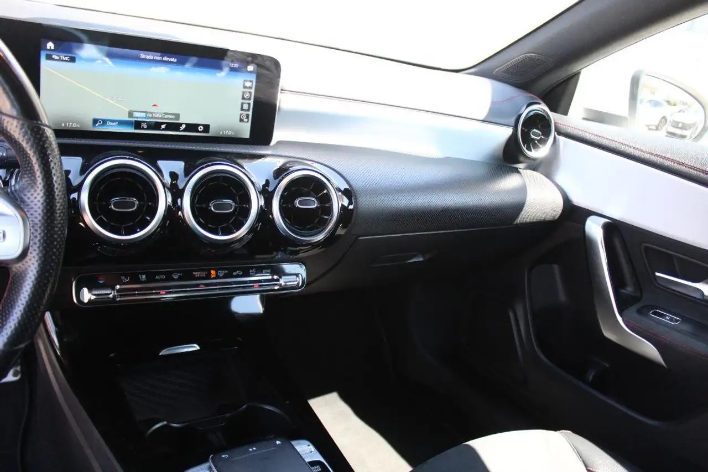 Mercedes-Benz CLA 200 d Aut. Shooting Brake Sport - immagine 3
