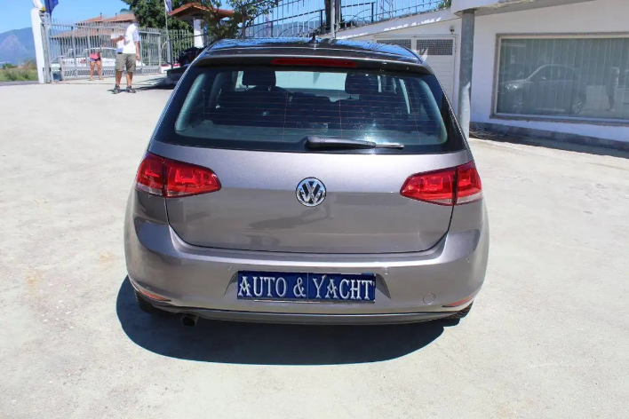 Volkswagen Golf 1.6 TDI 110CV 5p. Sport Edition BMT - immagine 10