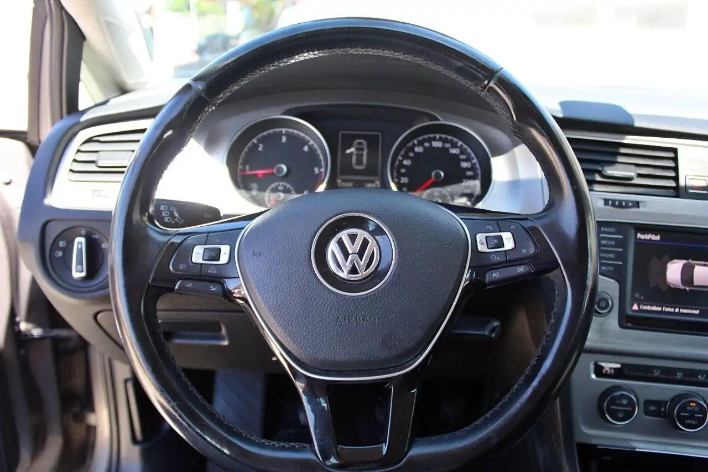 Volkswagen Golf 1.6 TDI 110CV 5p. Sport Edition BMT - immagine 5