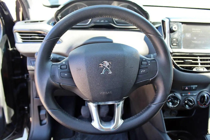 Peugeot 208 PureTech 82 3p. GPL Access - immagine 4