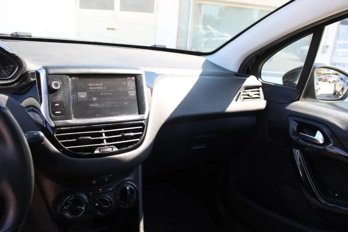 Peugeot 208 PureTech 82 3p. GPL Access - immagine 3