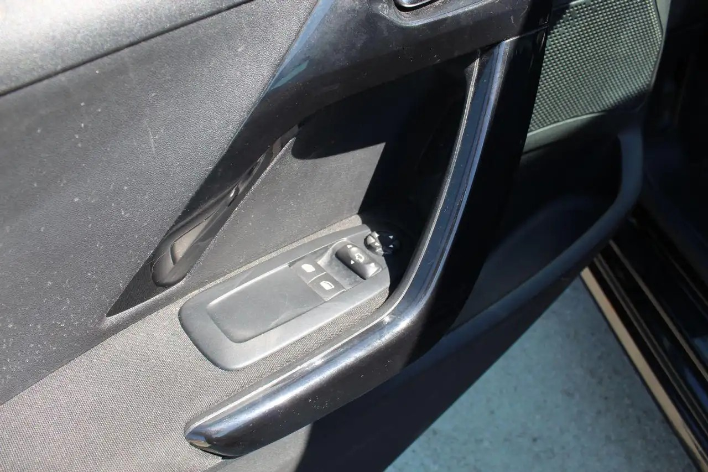 Peugeot 208 PureTech 82 3p. GPL Access - immagine 6