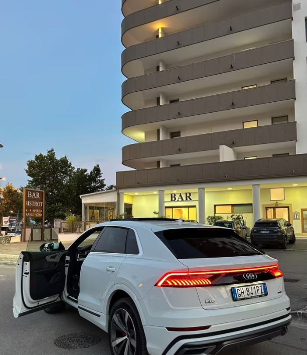 Audi Q8 50 TDI 286 CV quattro tiptronic Sport - immagine 10