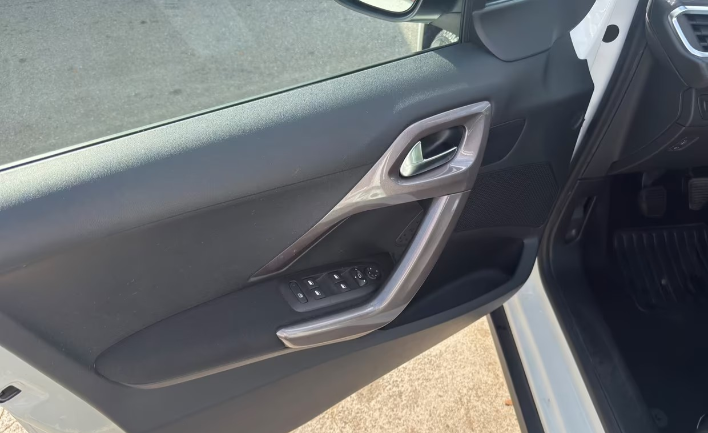 Peugeot 2008 BlueHDi 100cv - immagine 2