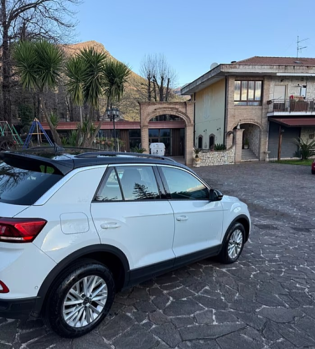 Volkswagen T-Roc 2.0 TDI SCR 150 CV DSG R-Line 202 - immagine 8