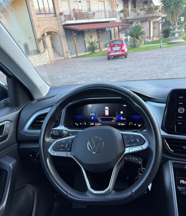 Volkswagen T-Roc 2.0 TDI SCR 150 CV DSG R-Line 202 - immagine 4