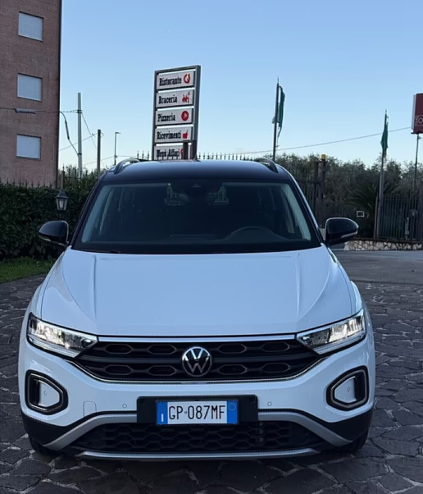 Volkswagen T-Roc 2.0 TDI SCR 150 CV DSG R-Line 202 - immagine 1