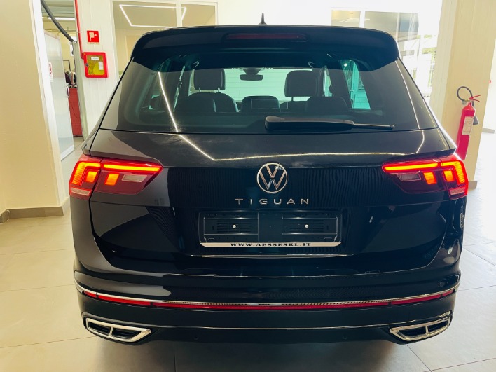 Volkswagen Tiguan R-Line 2.0 tdi DSG - immagine 16