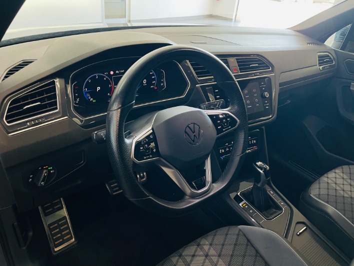 Volkswagen Tiguan R-Line 2.0 tdi DSG - immagine 19