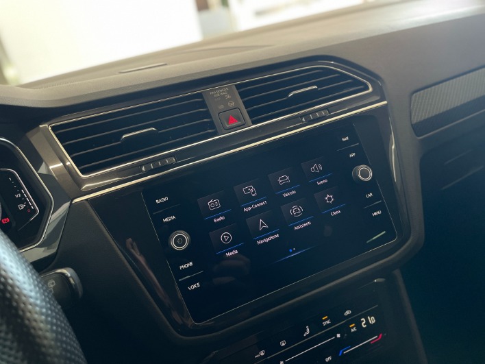 Volkswagen Tiguan R-Line 2.0 tdi DSG - immagine 8