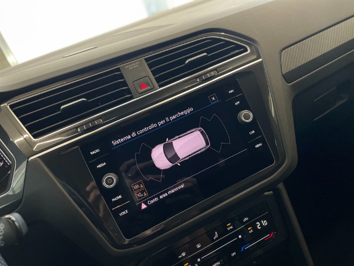 Volkswagen Tiguan R-Line 2.0 tdi DSG - immagine 2