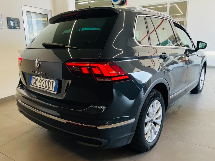 Volkswagen Tiguan Life  2.0 tdi 150 dsg - immagine 12