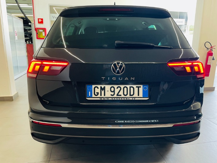 Volkswagen Tiguan Life  2.0 tdi 150 dsg - immagine 13