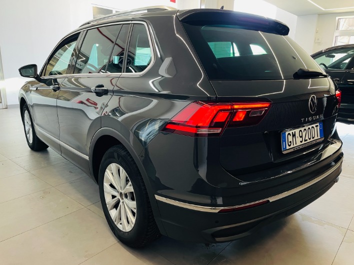 Volkswagen Tiguan Life  2.0 tdi 150 dsg - immagine 14