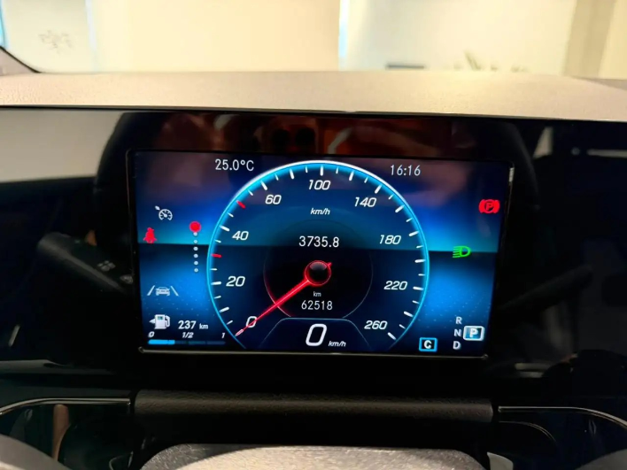 Mercedes-Benz B 180 d Automatic Sport - immagine 1