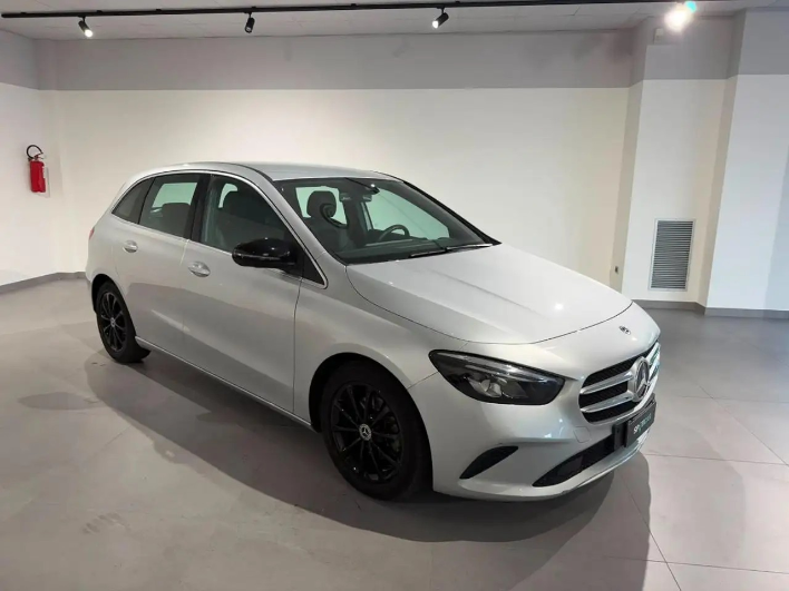 Mercedes-Benz B 180 d Automatic Sport - immagine 10