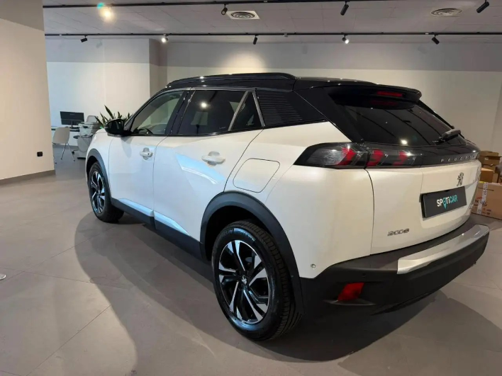 Peugeot 2008 BlueHDi 130 S&S EAT8 GT Line - immagine 7