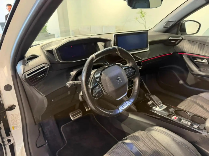 Peugeot 2008 BlueHDi 130 S&S EAT8 GT Line - immagine 4