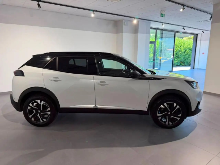 Peugeot 2008 BlueHDi 130 S&S EAT8 GT Line - immagine 10