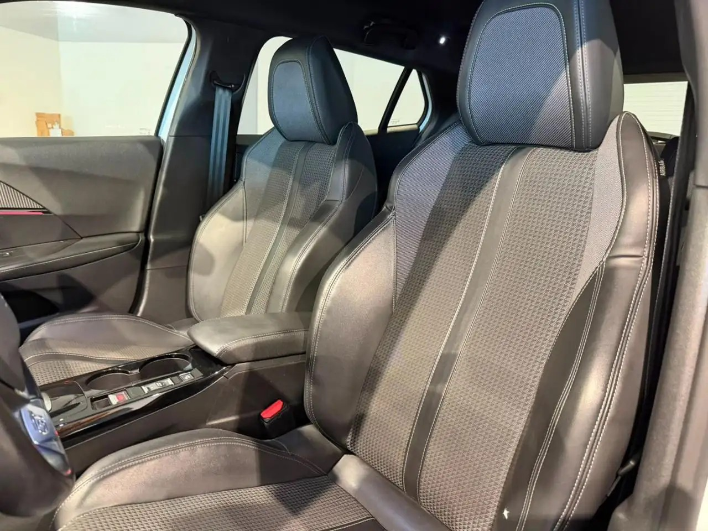 Peugeot 2008 BlueHDi 130 S&S EAT8 GT Line - immagine 3
