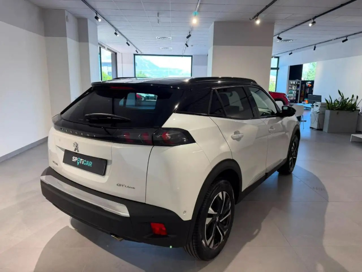 Peugeot 2008 BlueHDi 130 S&S EAT8 GT Line - immagine 9