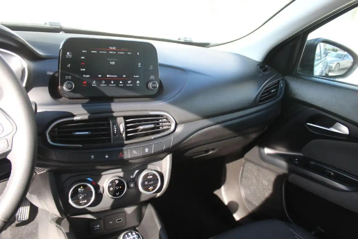 Fiat Tipo 1.0 5 porte - immagine 3