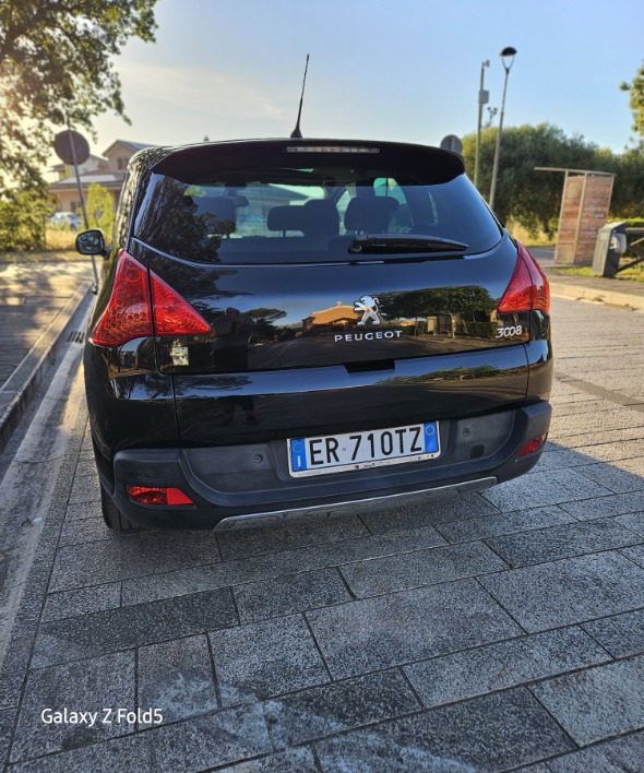Peugeot 3008 Hybrid 4 - immagine 2