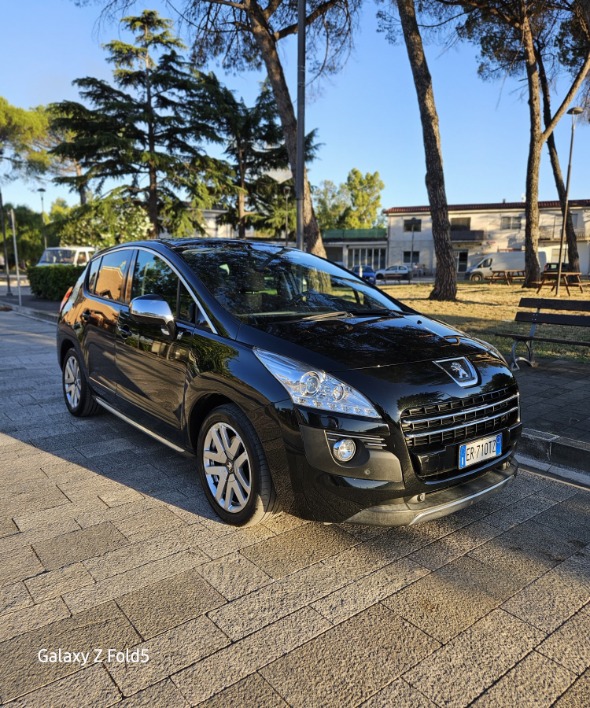 Peugeot 3008 Hybrid 4 - immagine 1