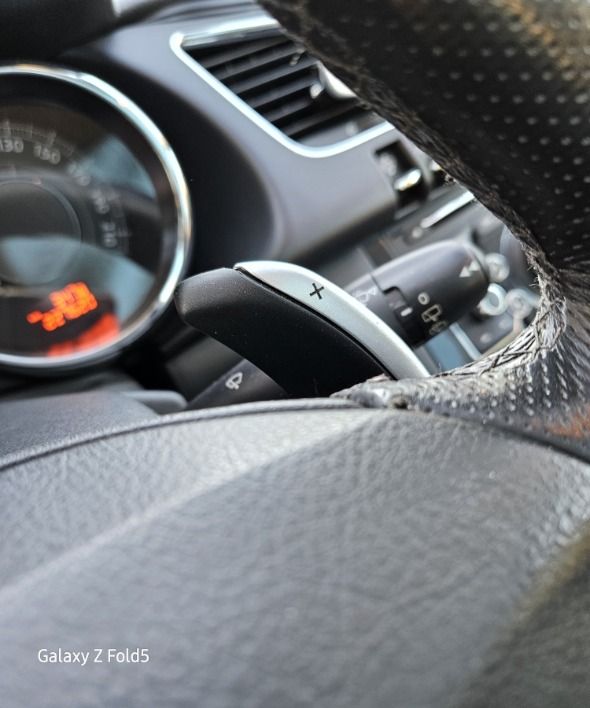 Peugeot 3008 Hybrid 4 - immagine 6