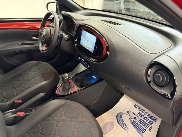Toyota Aygo X 1.0 Lounge 72cv s-cvt - immagine 2