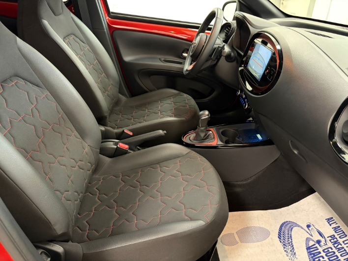Toyota Aygo X 1.0 Lounge 72cv s-cvt - immagine 3