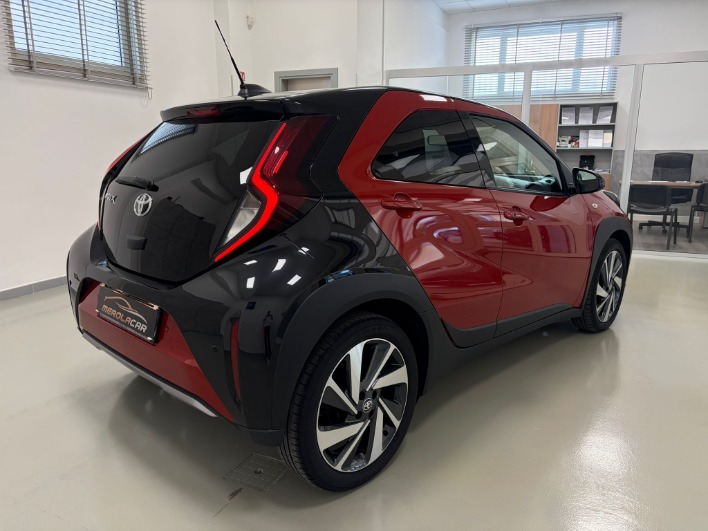 Toyota Aygo X 1.0 Lounge 72cv s-cvt - immagine 9