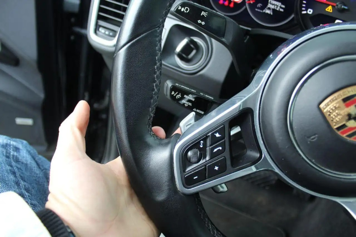 Porsche Cayenne Coupè 3.0 V6 - immagine 3
