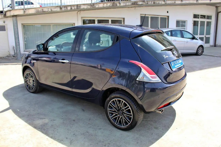Lancia Ypsilon 1.0 FireFly 5p.S&S Hyb. Eco Gold - immagine 10