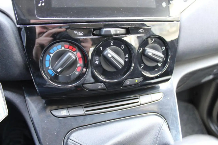 Lancia Ypsilon 1.0 FireFly 5p.S&S Hyb. Eco Gold - immagine 2