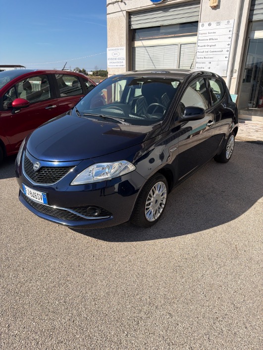 Lancia ypsilon 1.3mjt 95cv - immagine 1